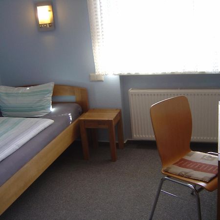 Hotel Garni Pension Ruth Mutterstadt Eksteriør billede