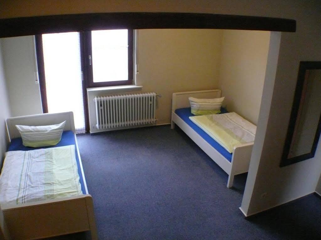 Hotel Garni Pension Ruth Mutterstadt Eksteriør billede