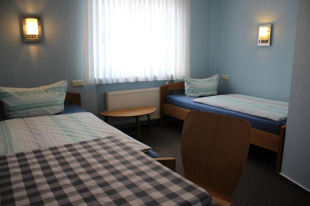 Hotel Garni Pension Ruth Mutterstadt Eksteriør billede