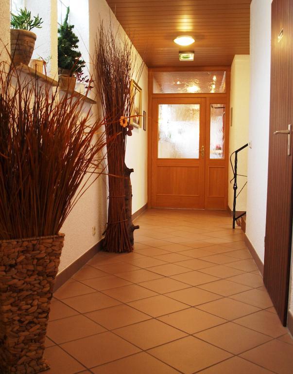 Hotel Garni Pension Ruth Mutterstadt Eksteriør billede