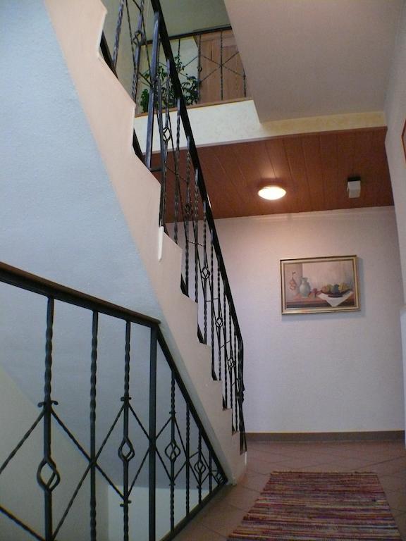 Hotel Garni Pension Ruth Mutterstadt Eksteriør billede