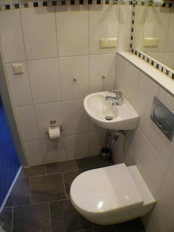 Hotel Garni Pension Ruth Mutterstadt Eksteriør billede